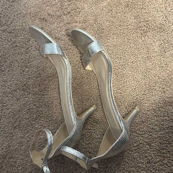 Silver Heels with Ankle Strap Size 8 - Picture 5 of 5